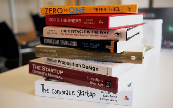 Collection of top entrepreneurship books for startups, featuring titles like Zero to One and The Corporate Startup