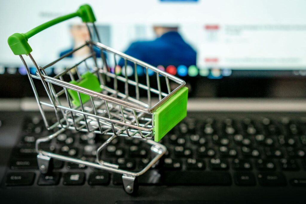 Shopping cart icon symbolizing sales generated by a successful Amazon affiliate