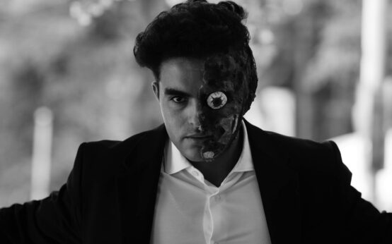 Abstract image representing the complexities of navigating organizational change, highlighting the need for strategic leadership.