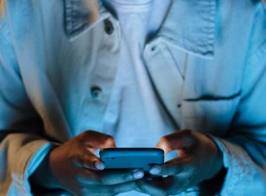 Abstract image representing the interconnectedness of best blog niches in the digital world.