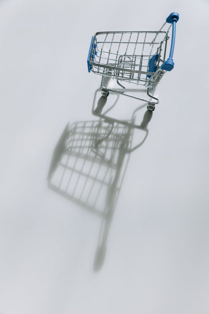 A close-up of a computer screen showing an online store with a shopping cart icon.