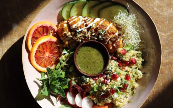 A vibrant and healthy plate of food featuring salmon, quinoa, and a variety of colorful vegetables, representing a brain-healthy meal.