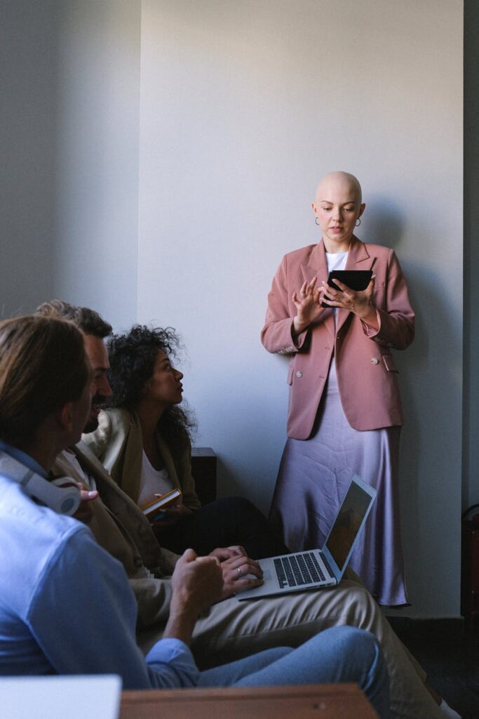 A female executive leading a meeting, showcasing calm and decisive leadership during a crisis.