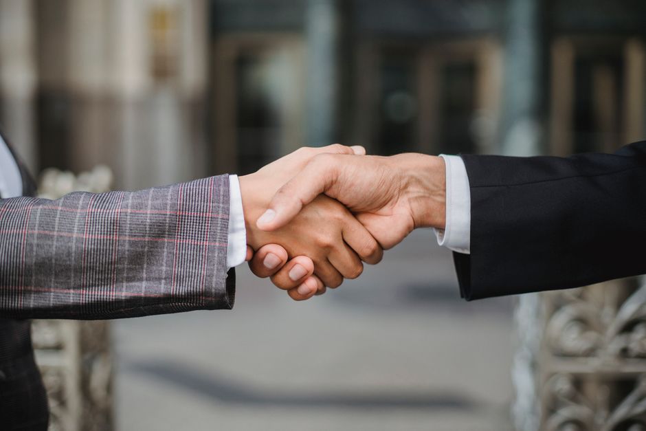 8 essential negotiation tactics - 8 Essential Negotiation Tactics for Securing High-Value Deals
